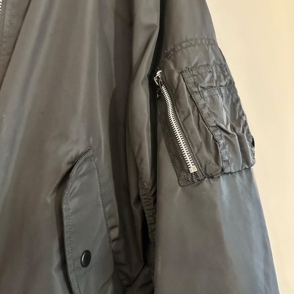 Alpha Industries Lightweight Bomber Jacket - Picture 4 of 6
